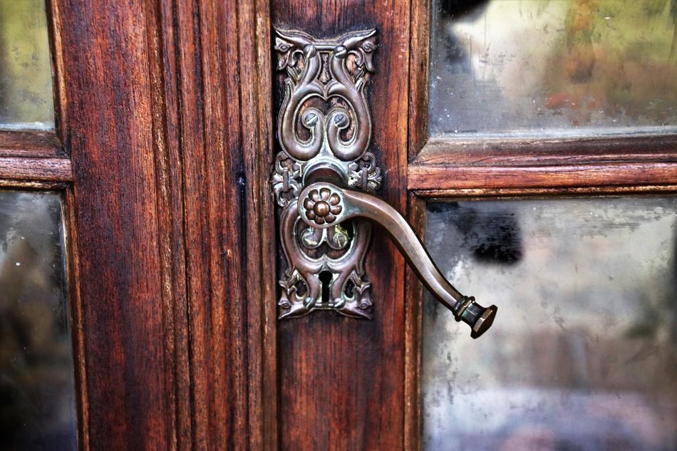 The Rustic Door Handle