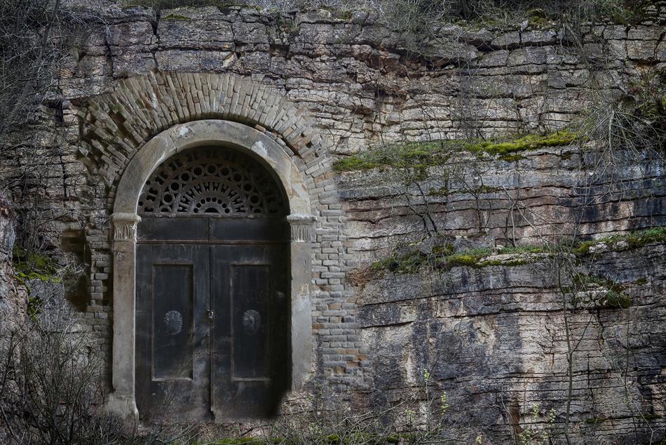 Esztergom Gate Monument
