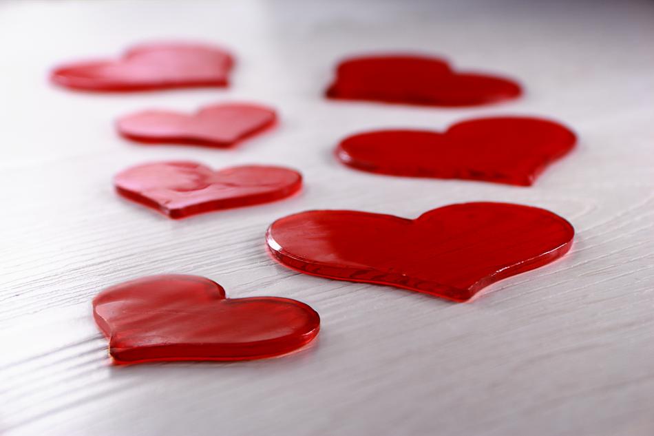 hearts red table look
