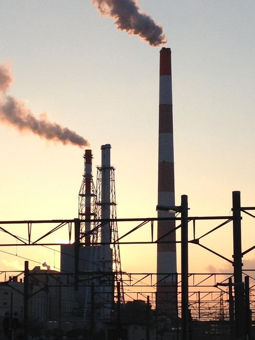 chimney factory burning smoke