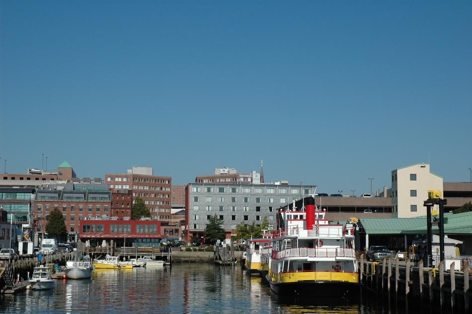 ships at the pier with the houses