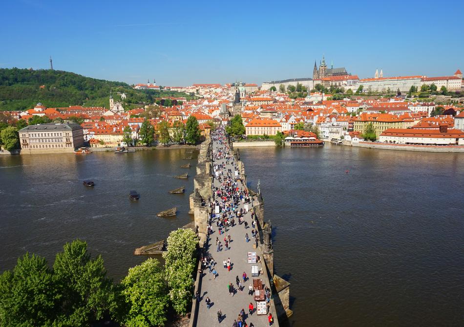 panorama bridge people walk