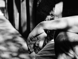 Hand Casual Sit