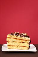 Crispy meringue cake