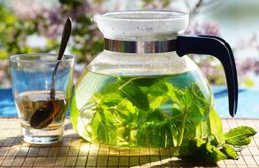 green tea with herbs