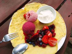 Pancakes with fruit and cream