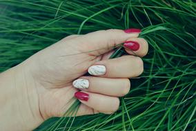 hand grass nail