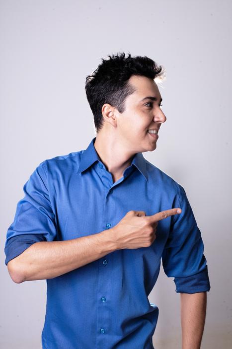 blue shirt