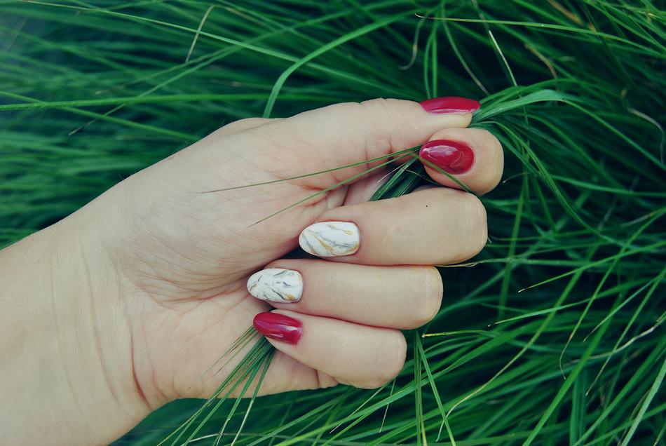 hand grass nail