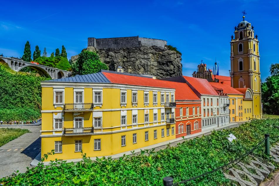 colored houses in architecture