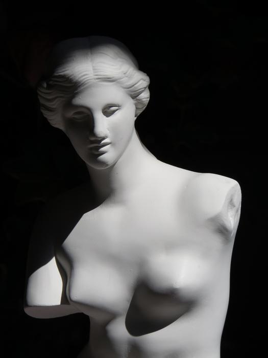 white girl sculpture view