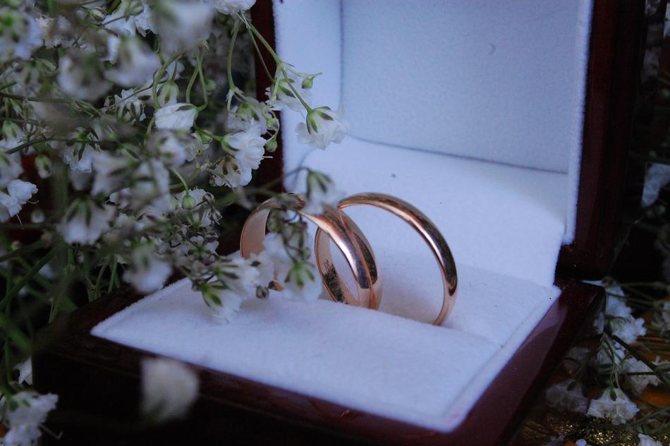 gold rings in a box
