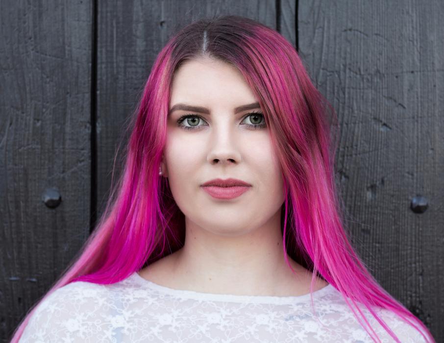 pink-haired girl