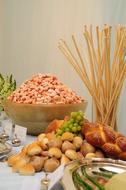 plate of shrimp and bread