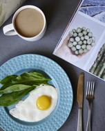 healthy breakfast of eggs and green beans
