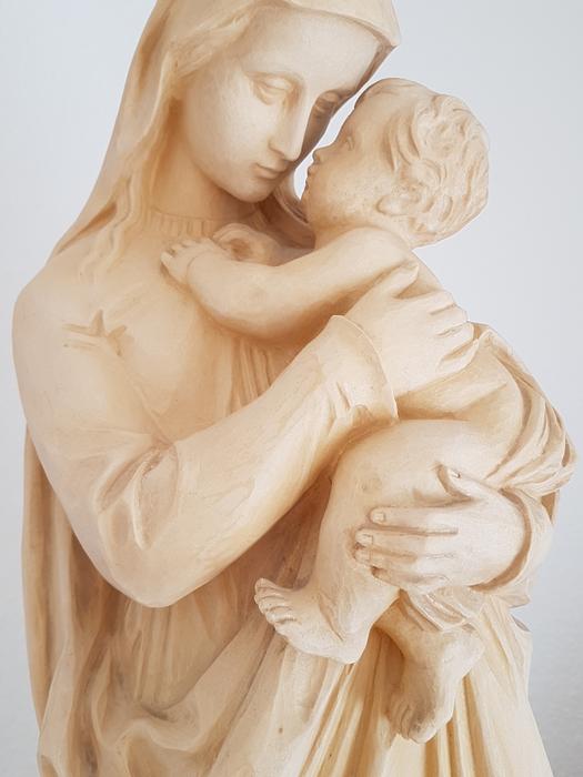 white sculpture of a mother with a child