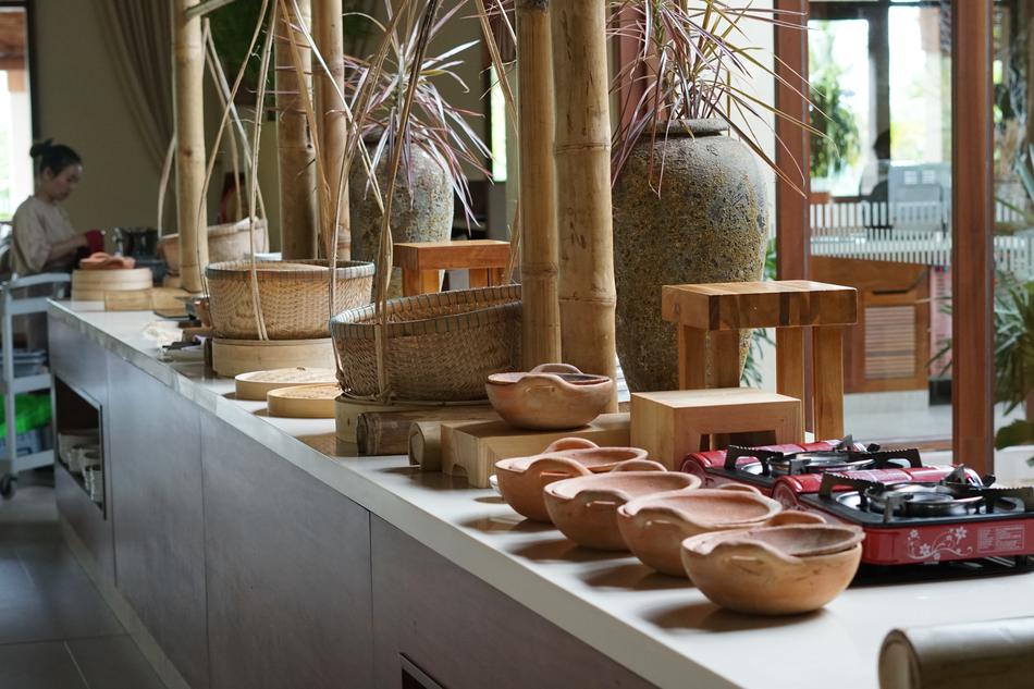 wooden dishes in the kitchen