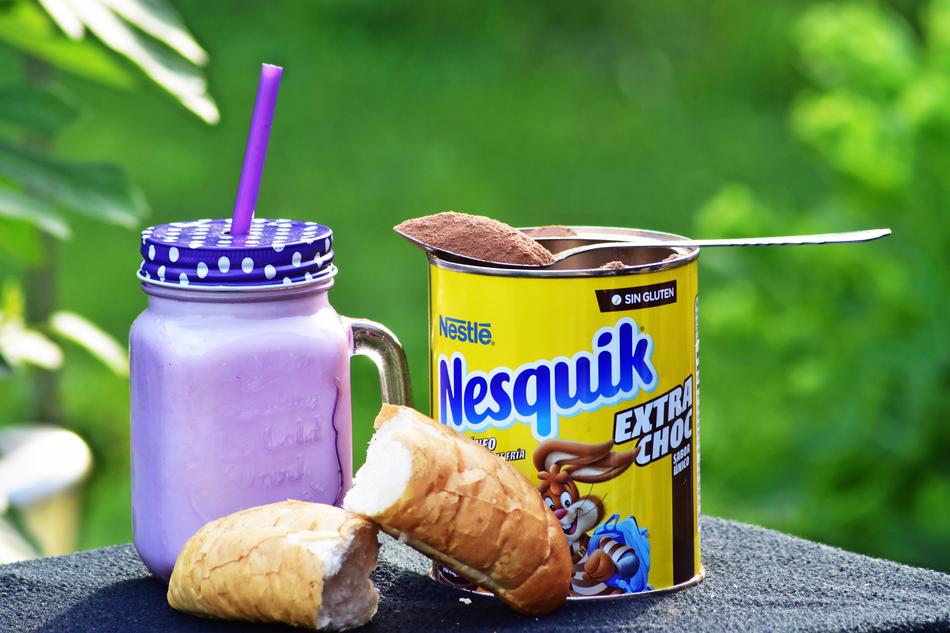 delicious cocoa and bread