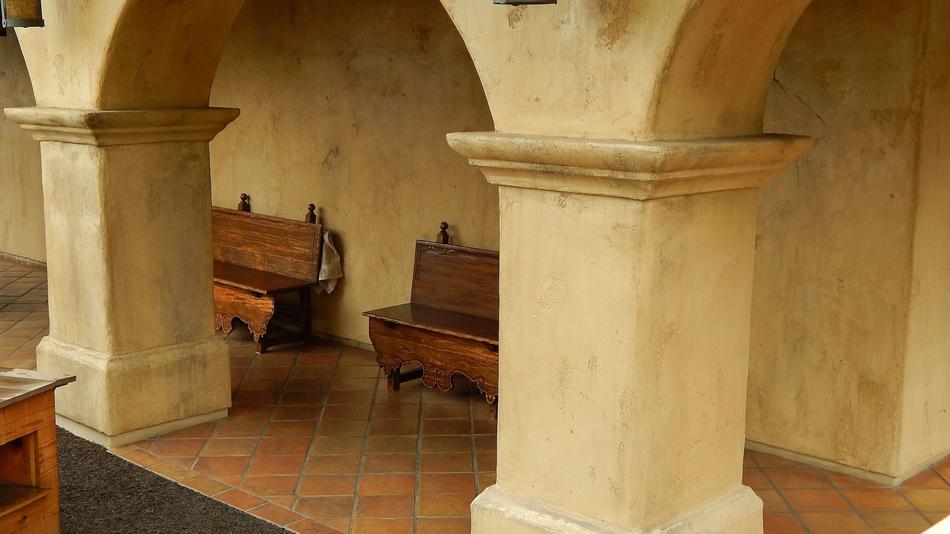 columns benches architecture