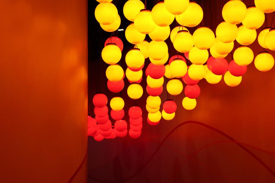 lanterns yellow red background
