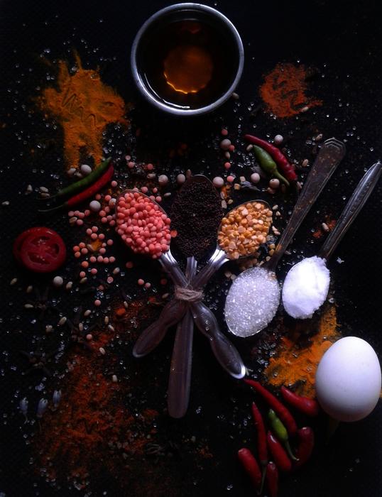 Spoons with fragrant spices