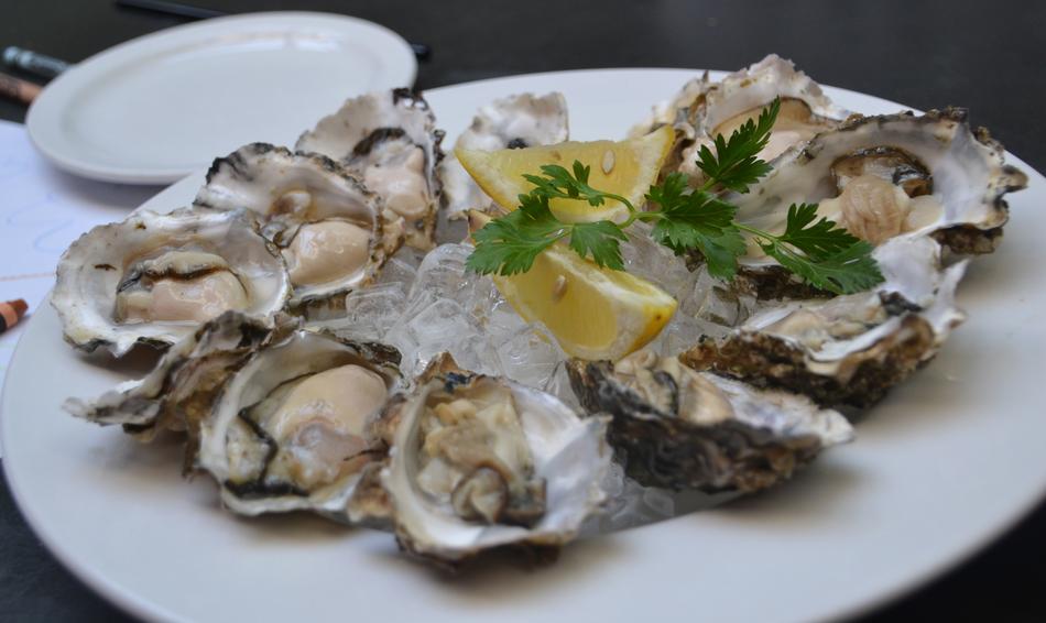 delicious mussels with lemon juice