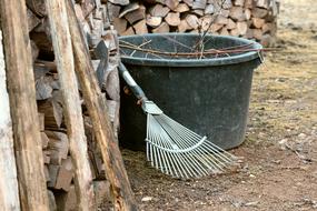 Gardening Raking Leaves tool