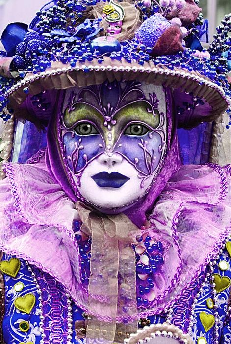 masquerade girl